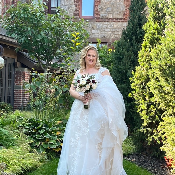 Maggie Sottero Rousseau wedding gown - Picture 1 of 7